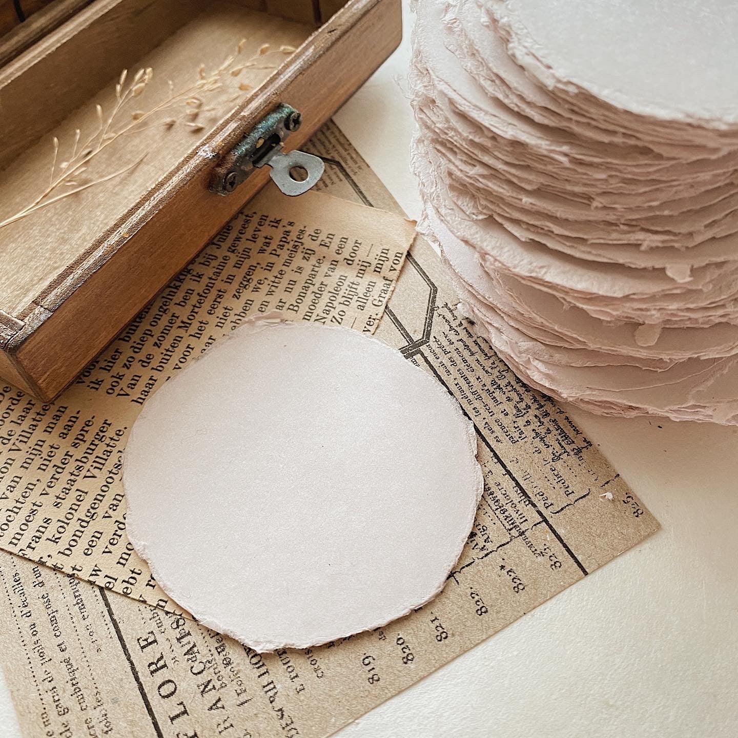 Cikitaciki Circle Handmade Paper Cotton / Multiple Colors