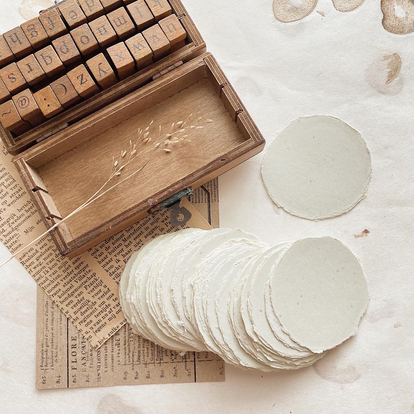 Cikitaciki Circle Handmade Paper Cotton / Multiple Colors