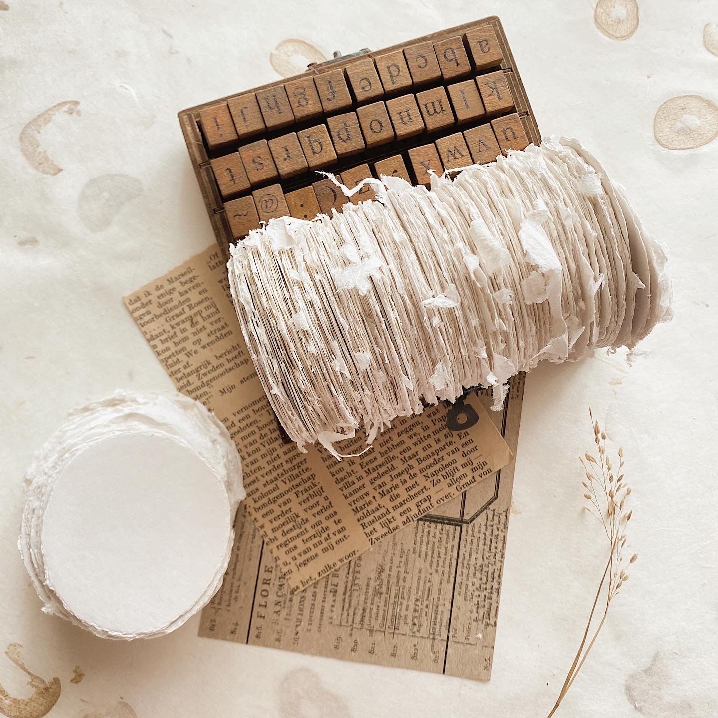 Cikitaciki Circle Handmade Paper Cotton / Multiple Colors